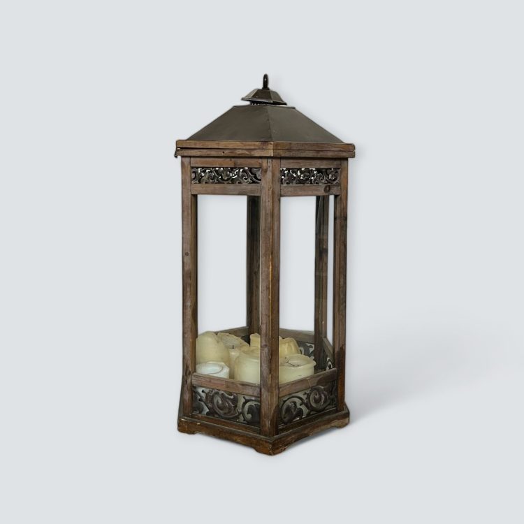 alquiler de mobiliario para eventos y bodas en sevilla. Alquiler de farol grande de madera para decoracion