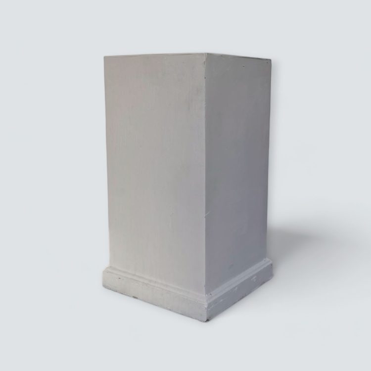 alquiler de mobiliario para eventos y bodas en sevilla. Alquiler de peana para decoracion