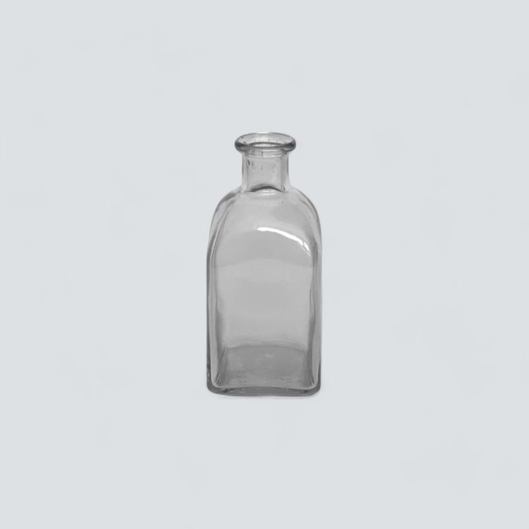 alquiler de mobiliario para eventos y bodas en sevilla. Alquiler de botellita de cristal para decoracion