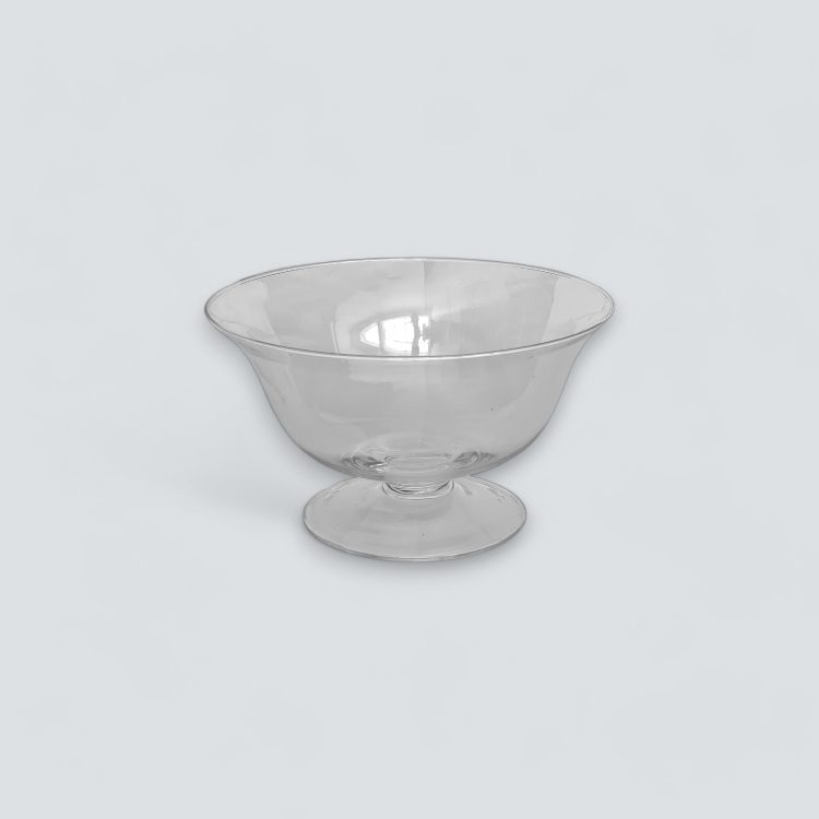 alquiler de mobiliario para eventos y bodas en sevilla. Alquiler de sopera copita de cristal para decoracion