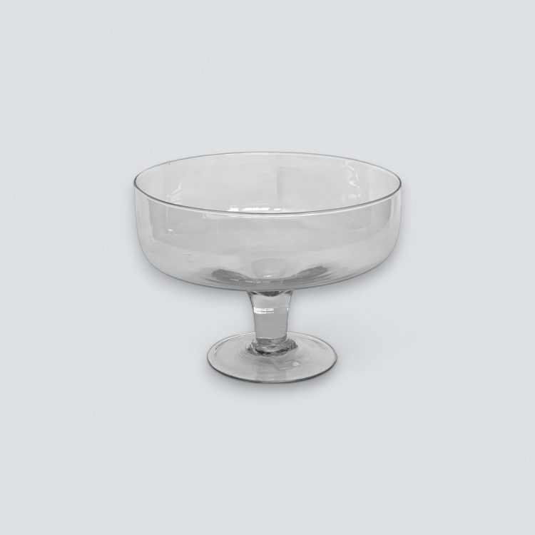 alquiler de mobiliario para eventos y bodas en sevilla. Alquiler de sopera de cristal para decoracion