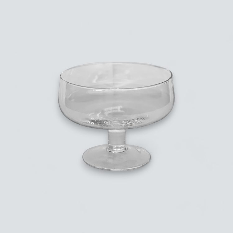 alquiler de mobiliario para eventos y bodas en sevilla. Alquiler de sopera de cristal para decoracion