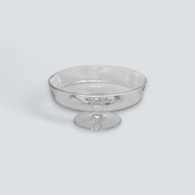 alquiler de mobiliario para eventos y bodas en sevilla. Alquiler de tartera de cristal para decoracion