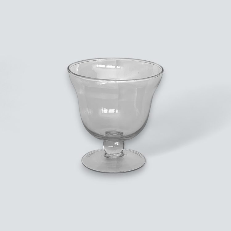 alquiler de mobiliario para eventos y bodas en sevilla. Alquiler de copita de cristal para decoracion