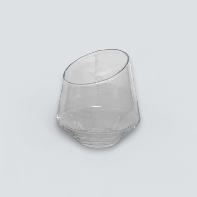 alquiler de mobiliario para eventos y bodas en sevilla. Alquiler de jarron de cristal para decoracion